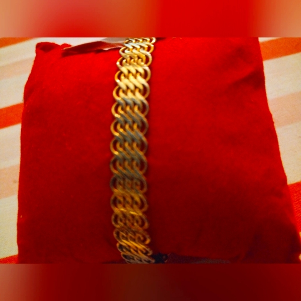 Women's bracelet